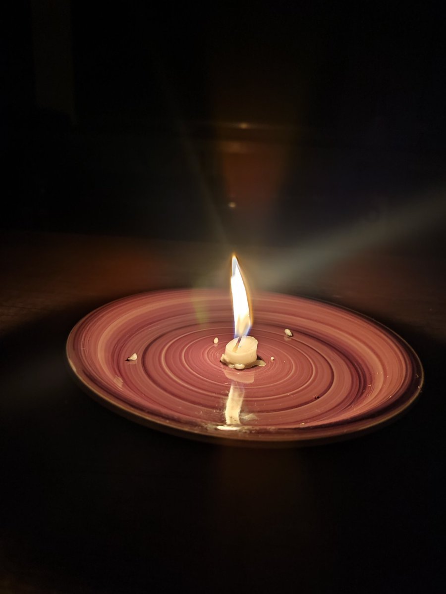 Más de 15 horas sin luz, se acaban las velas y a muchos ya se les acabaron las ideas. Muchas dudas, pocas certezas. 
Ya sabemos cuándo son las elecciones para la convención constituyente?