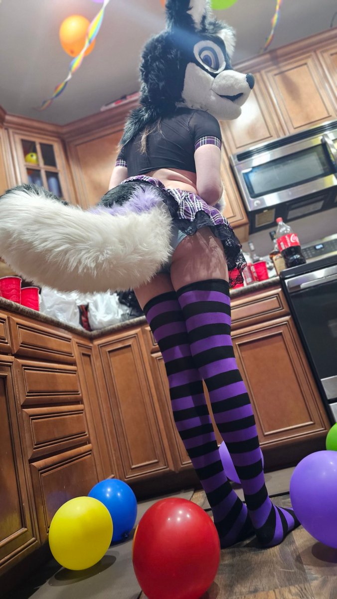 Rrrrrrf! I can only imagine how stressed I'm gonna be for this con.  Anyone want to help me and <a href="/UriahTheSlutsky/">🍑UriahTheSlutsky🍆</a>  blow off some steam?   😘😘🍆🍑💦