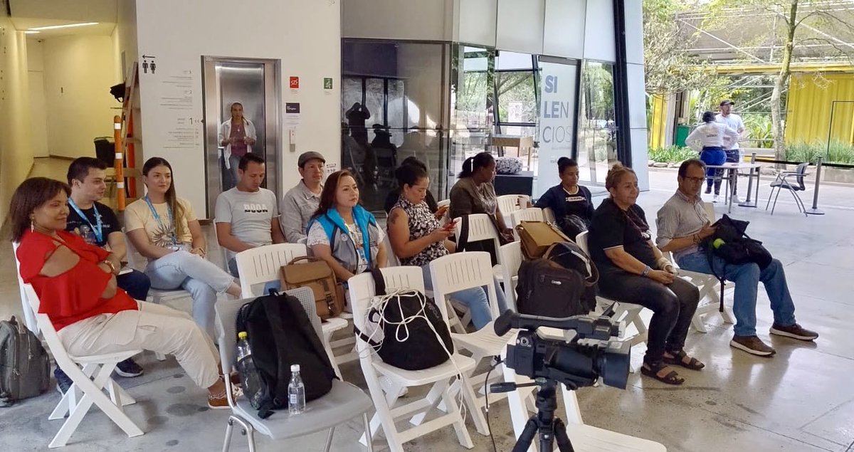 MisionONUCol's tweet photo. En el marco de Días de Reconciliación en #Medellín participamos en el conversatorio "Hablemos de Reconciliación" donde mujeres víctimas del conflicto y firmantes de paz contaron sus experiencias de construcción de paz. @CasadelaMemoria @Filarmed  @ComunesAnt @IepUdea @redepazant https://t.co/5stNOvOQAM
