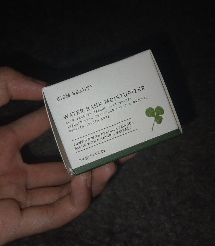 ryhnd00y's tweet photo. #ryview
Eiem Beauty Water Bank Moisturizer
Definisi kecil-kecil cabe rawit. Aku kalo lagi jerawatan tuh pasti pake lebih banyak moist dibanding biasanya. Harga murah dan isi banyak, jadi puas-puasin aja makenya
🖇️https://t.co/UOsFvacmX6 https://t.co/i39PWW26VU