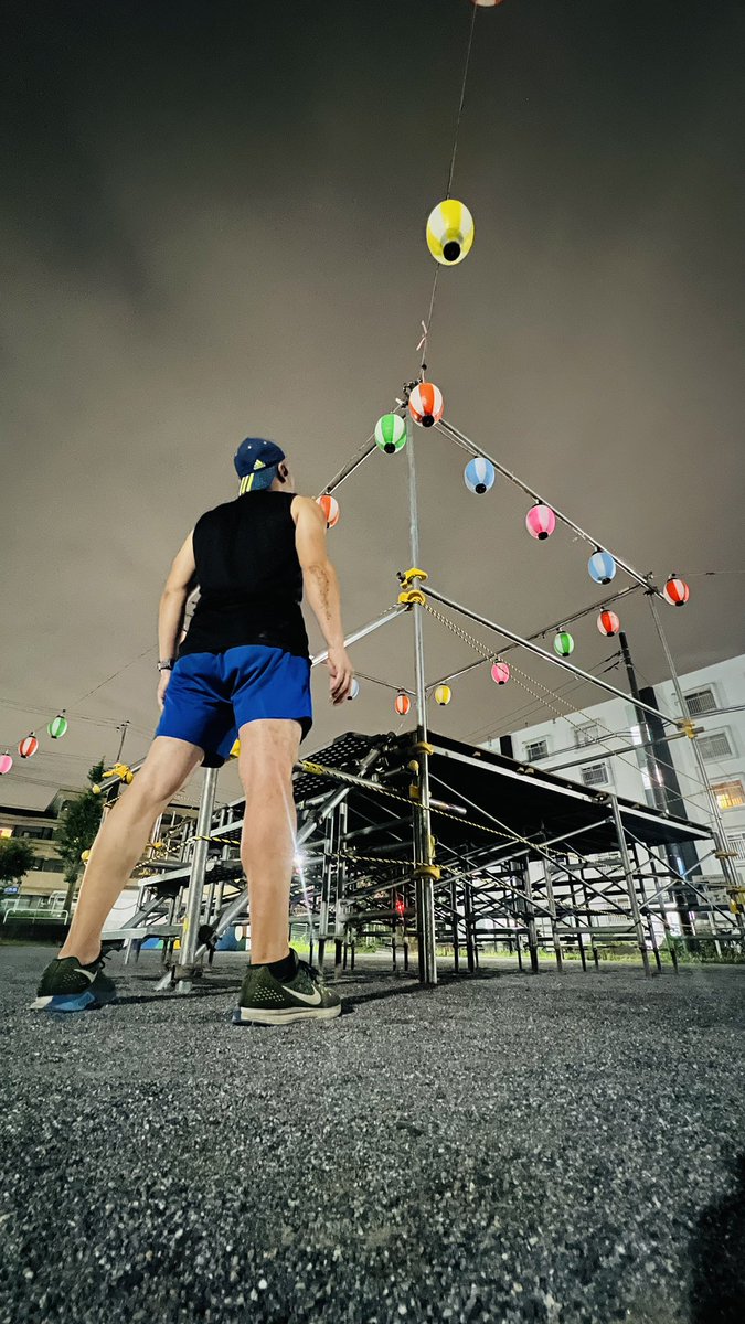 Los arreglos y los escenarios están listos para esta tarde, celebrar por todo Toko, los festivales del verano, Bon Odori. #japon #japanistic #FestivalesDeVerano #obonfestival #bonodori2024 #Tokio #japan
