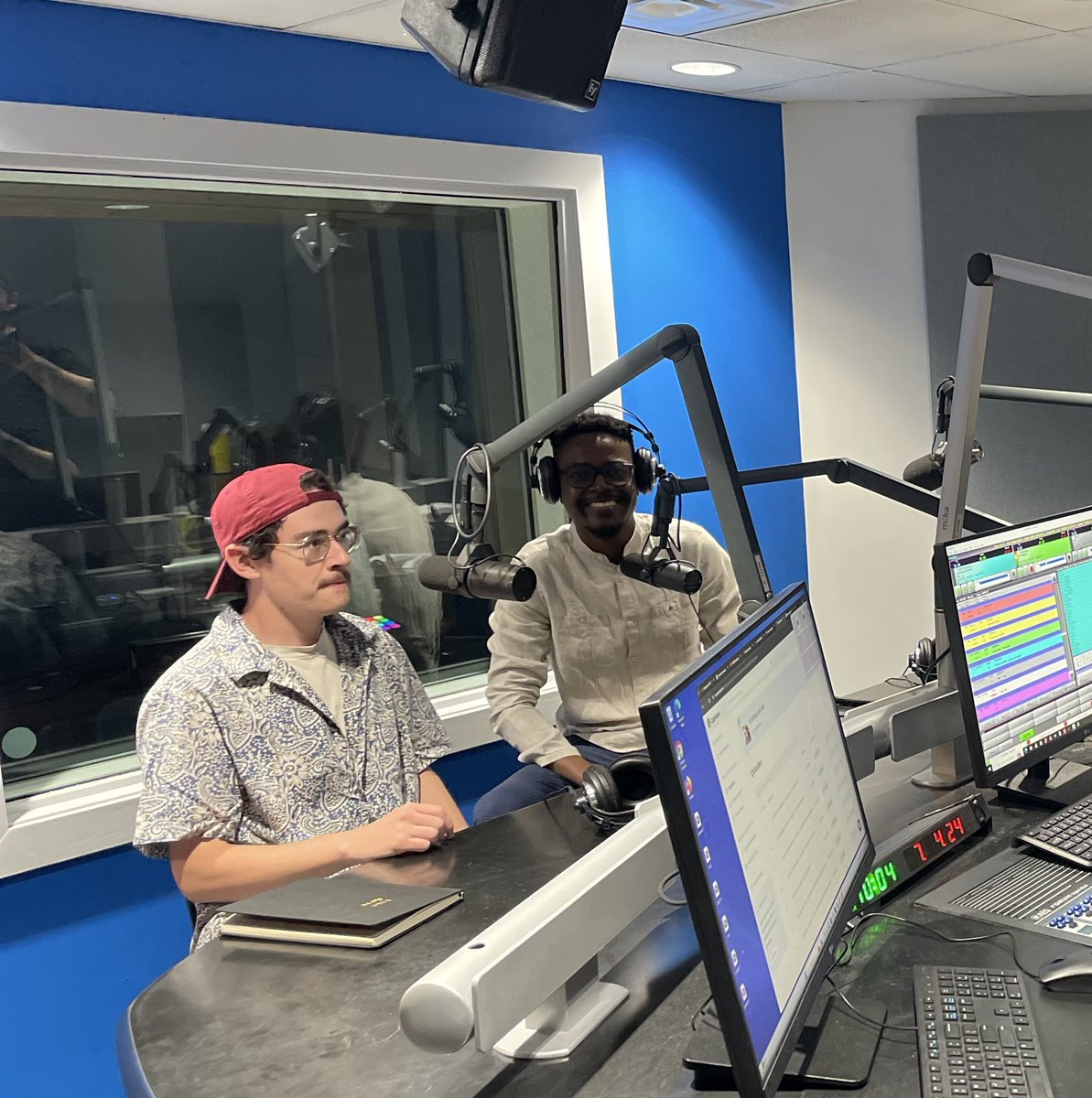 Samueljeanbap's tweet photo. Visite| Codiac FM

AÉCSUM, au service des personnes étudiantes des cycles supérieurs - Université de Moncton !

#media #recherche #aecsum #umoncton https://t.co/SjYYAY3sxG
