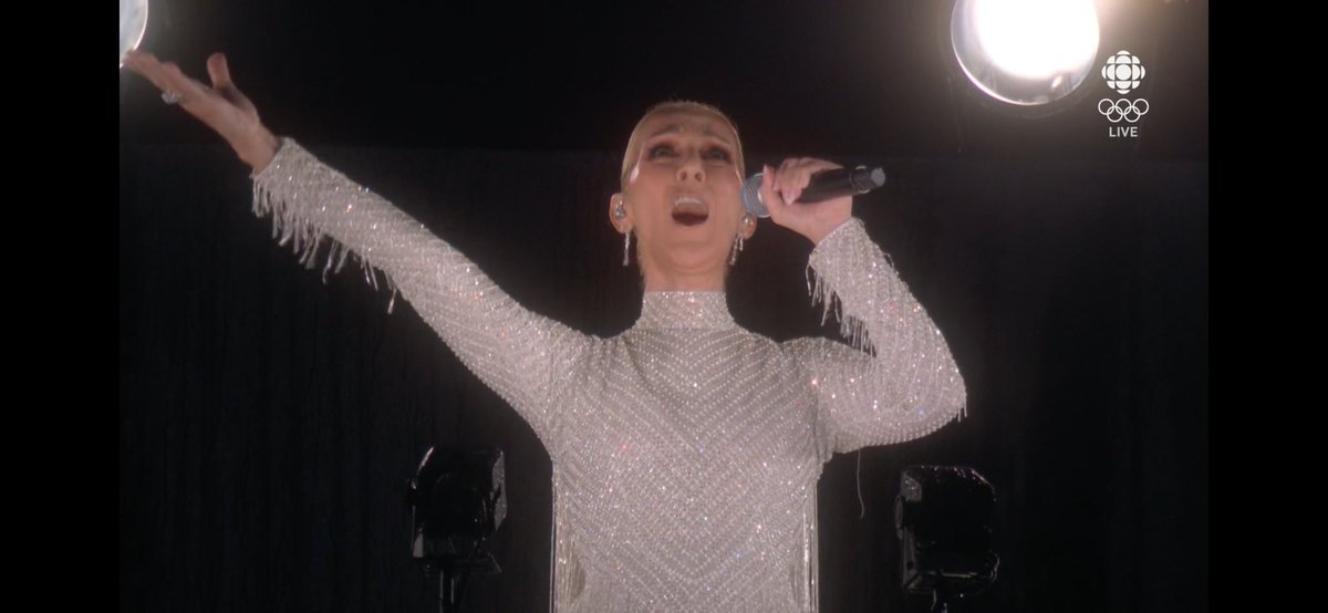 grantednull's tweet image. Salut à tous la reine, Céline!!!