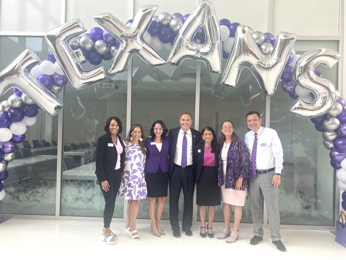 sherribphd's tweet photo. Our first freshman class at Tarleton Ft Worth is making history! We are so proud of our new FW students and their families. Welcome to the Texan Family! #TarletonFW #Texans #tarletonstateuniversity #bleedpurple @TarletonFW https://t.co/jmhL0XEF8d