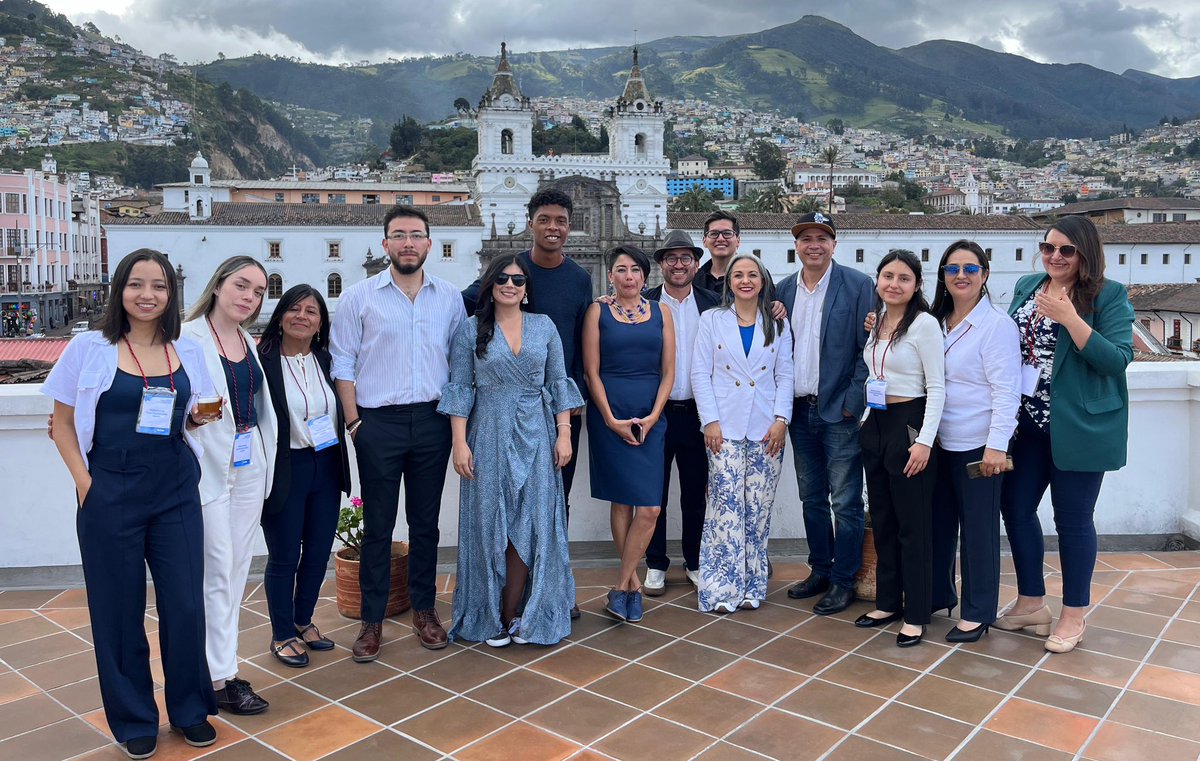 QuitoGlobal's tweet photo. Gracias al esfuerzo y compromiso, se llevó a cabo el encuentro con las Cámaras de Comercio Ecuatoriano-Alemanas y varias entidades alemanas. Es un paso importante para fortalecer nuestros lazos internacionales y promover la movilidad sostenible, el ambiente y la productividad. https://t.co/uuYR5Jq5nm