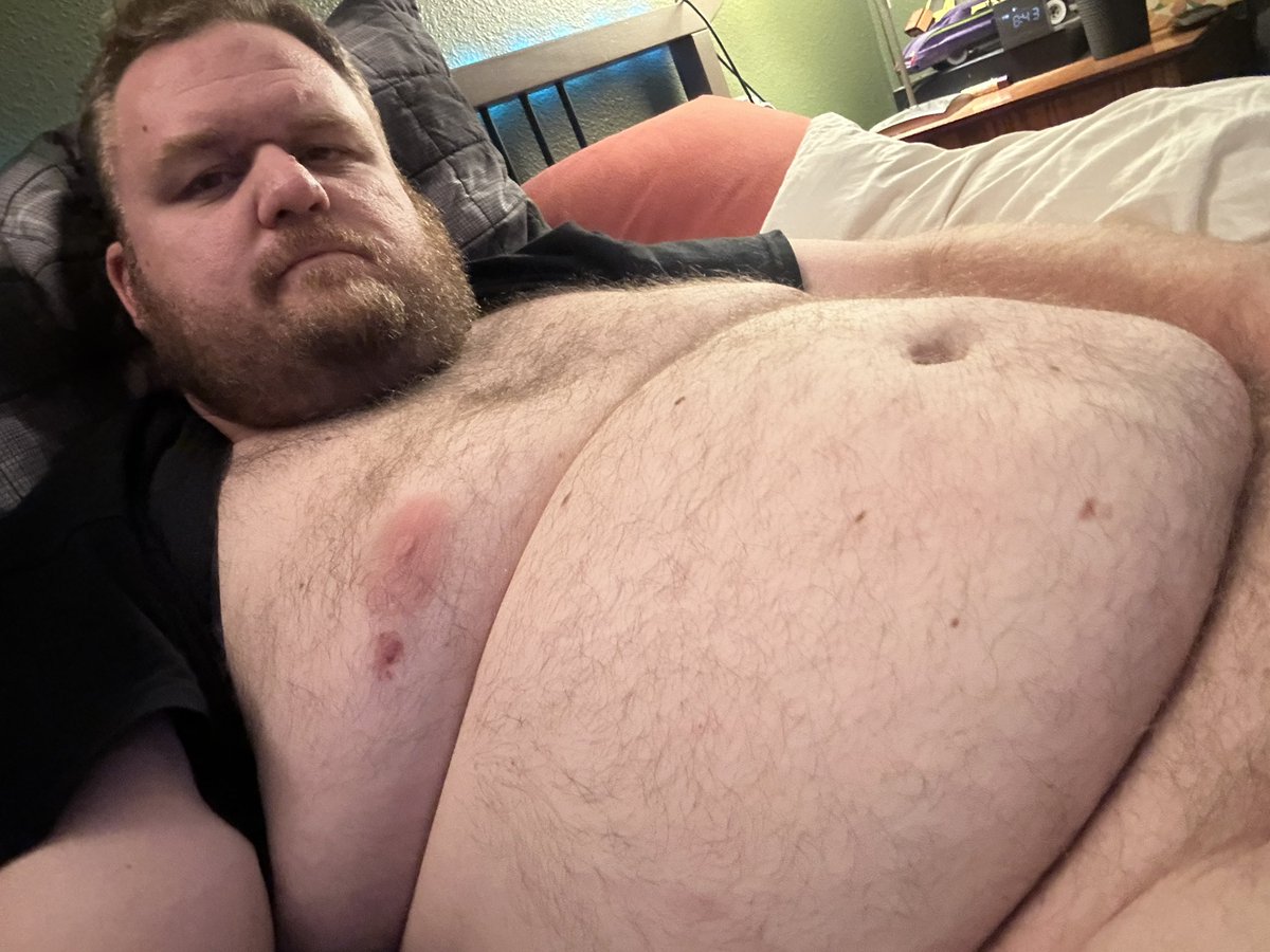 teddybearjake88's tweet photo. Ice cream pint earlier has me feeling chunky tonight #gainier #fatbelly #fatbear #chunkybelly #Chubby https://t.co/C4LtfGdZZN