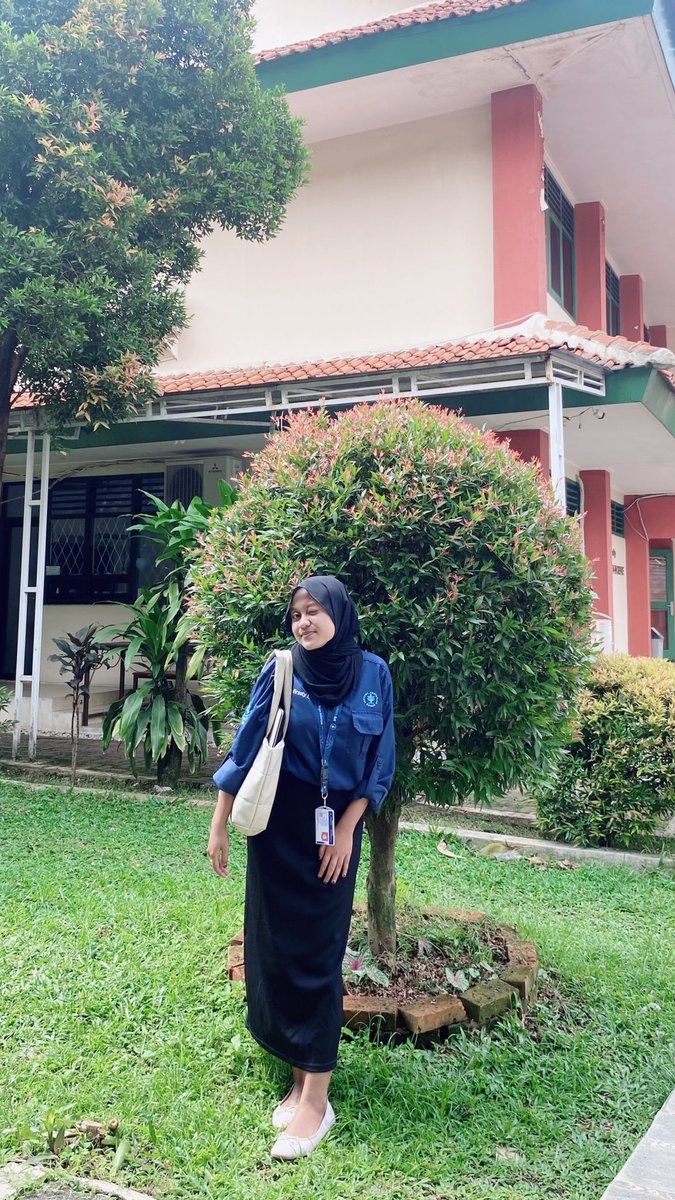 azaladya's tweet photo. 🪞🦋 https://t.co/PsQmcHjF1U
