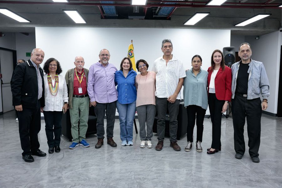 Nuestra ministra de educación universitaria <a href="/sandraoblitasr/">Sandra Oblitas Ruzza</a> junto a la ministra de ciencia y tecnología <a href="/Gabrielasjr/">Gabriela Jiménez</a> acompañadas por un grupo de rectores de universidades venezolanas, con un propósito en común, dar solución a las comunidades académicas y su derecho a la formación