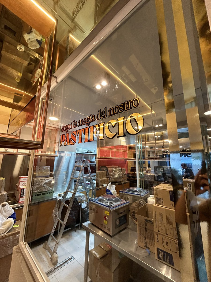 pastv's tweet photo. Otro restaurante “Happy place” a la lista. 
Aun le falta un poquito, para que lo vengan a conocer, ahí les dejo un preview. 
Ps. Me siendo perseguido por la alcaldía de Nebot por un tema con un mural, pero eso, les cuento otro día. https://t.co/FDDah5UiMi
