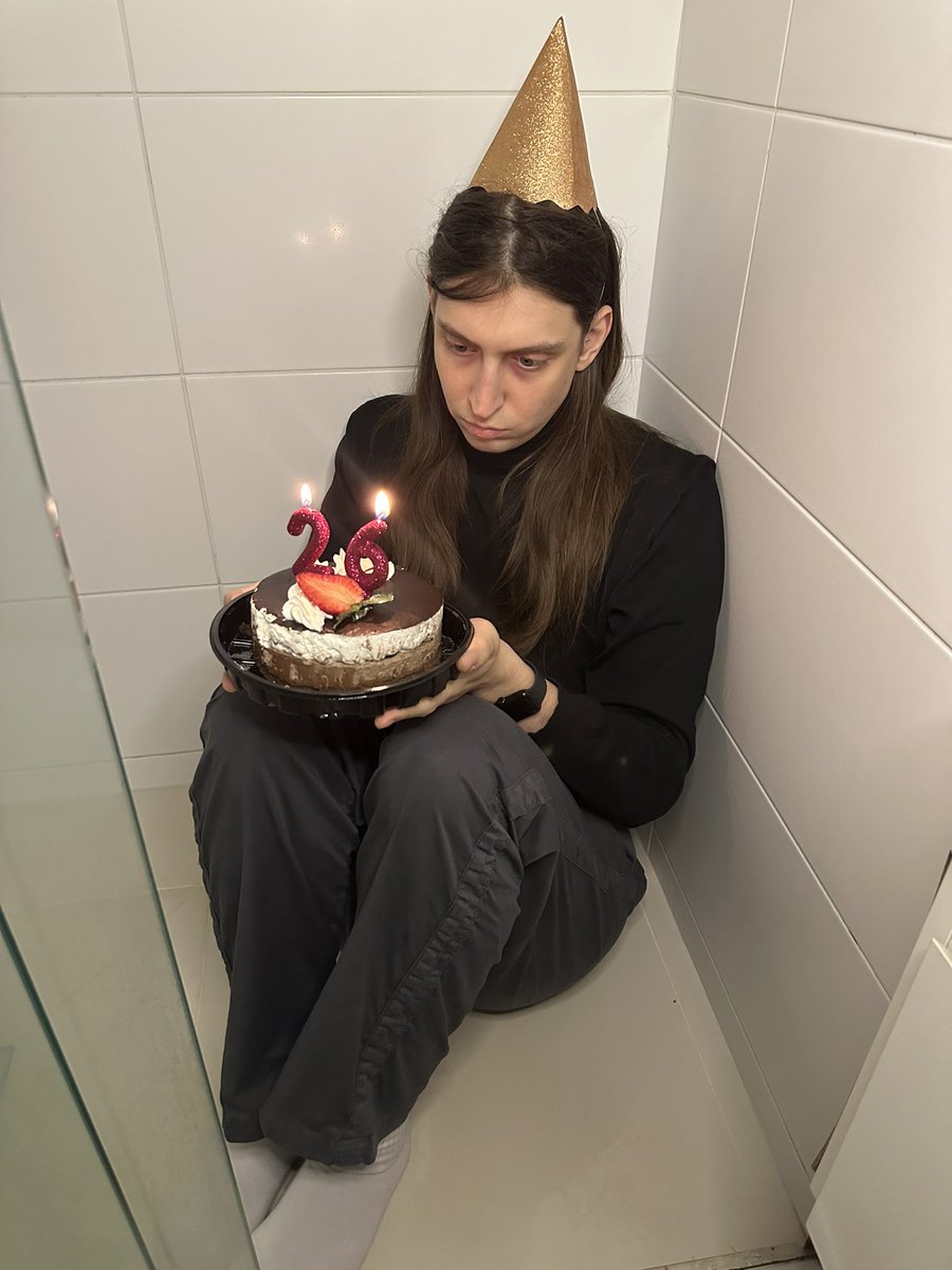 Felcca's tweet photo. é meu aniversário https://t.co/0detfENBlp
