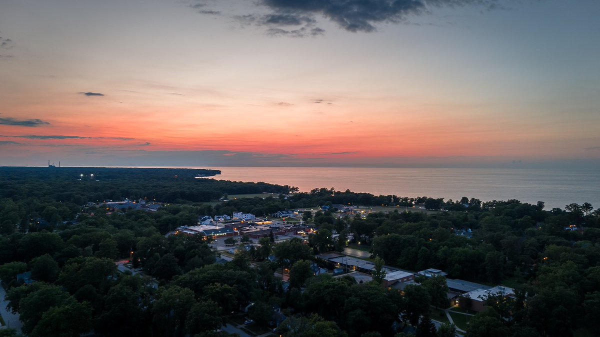 damiencampbell's tweet photo. Bay Village sunset https://t.co/gQt77ZBdSd