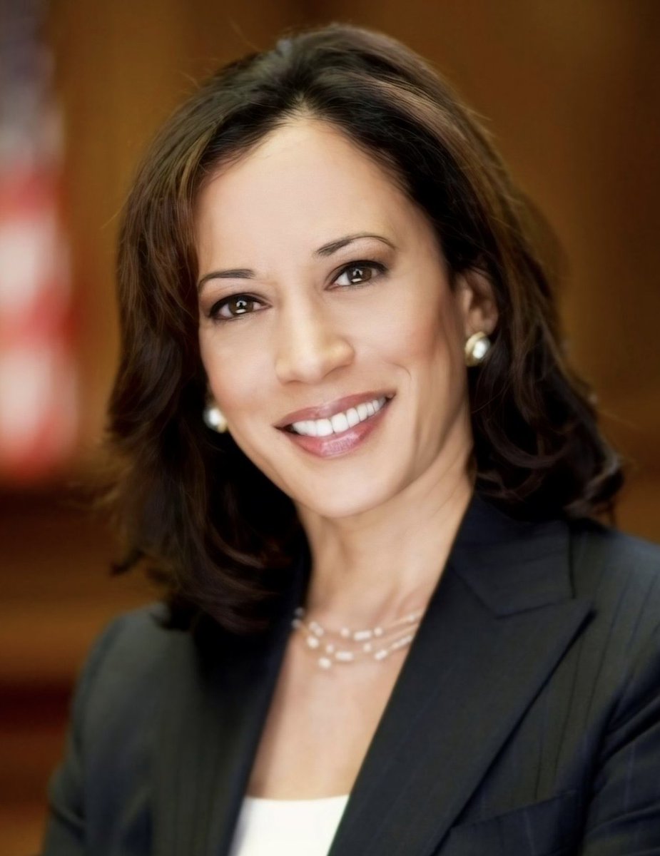 Raise your hand 🤚 if you will be voting for Kamala Harris in November so EVERYONE can follow you! 💙🌊 🌊

Drop a 💙 and Repost and YOU WILL GET MORE FOLLOWERS! 

Trump to Harris 👍

#Kamala4President2024
#HarrisButtigieg2024