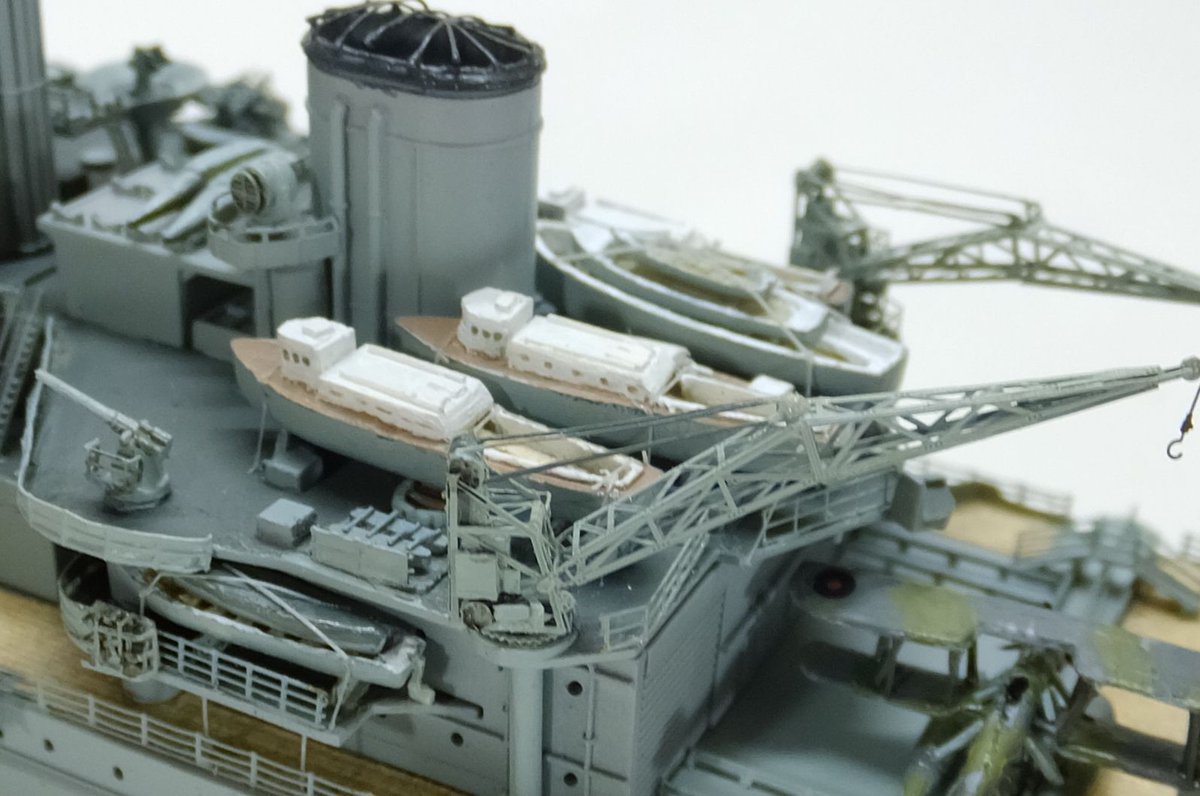 thymecraft1997's tweet photo. セーヌ川の船渡御見てて思ったのは
艦載艇のデッキや船室の木部はかなりオレンジっぽいほうがいいかもしれない
#paris2024olympics #パリオリンピック開会式 #HMSRepulse https://t.co/MiU9vJNUIw