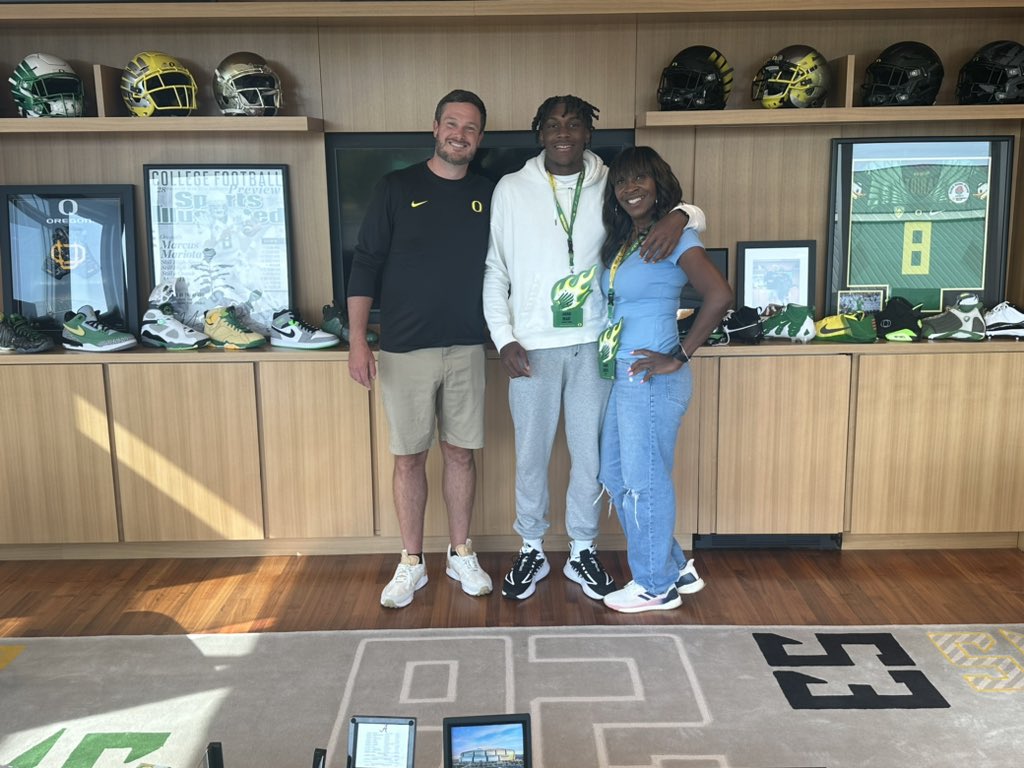 _jbrady1's tweet photo. @CoachDanLanning 🦆🦆 https://t.co/YJNha7sMSs
