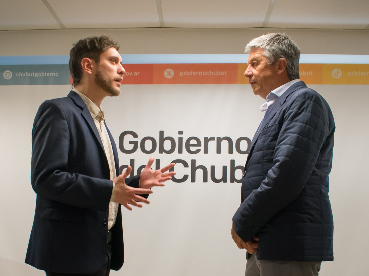 🤝📣CASA DEL CHUBUT Y LEGISLATURA TRABAJAN EN CONJUNTO PARA REFORZAR EL ACOMPAÑAMIENTO A ESTUDIANTES

El vicegobernador <a href="/gustamenna/">Gustavo Menna</a> visitó la representación oficial en Buenos Aires. El plenario de jóvenes en agosto y el nuevo Código Electoral del Chubut fueron parte de la agenda.