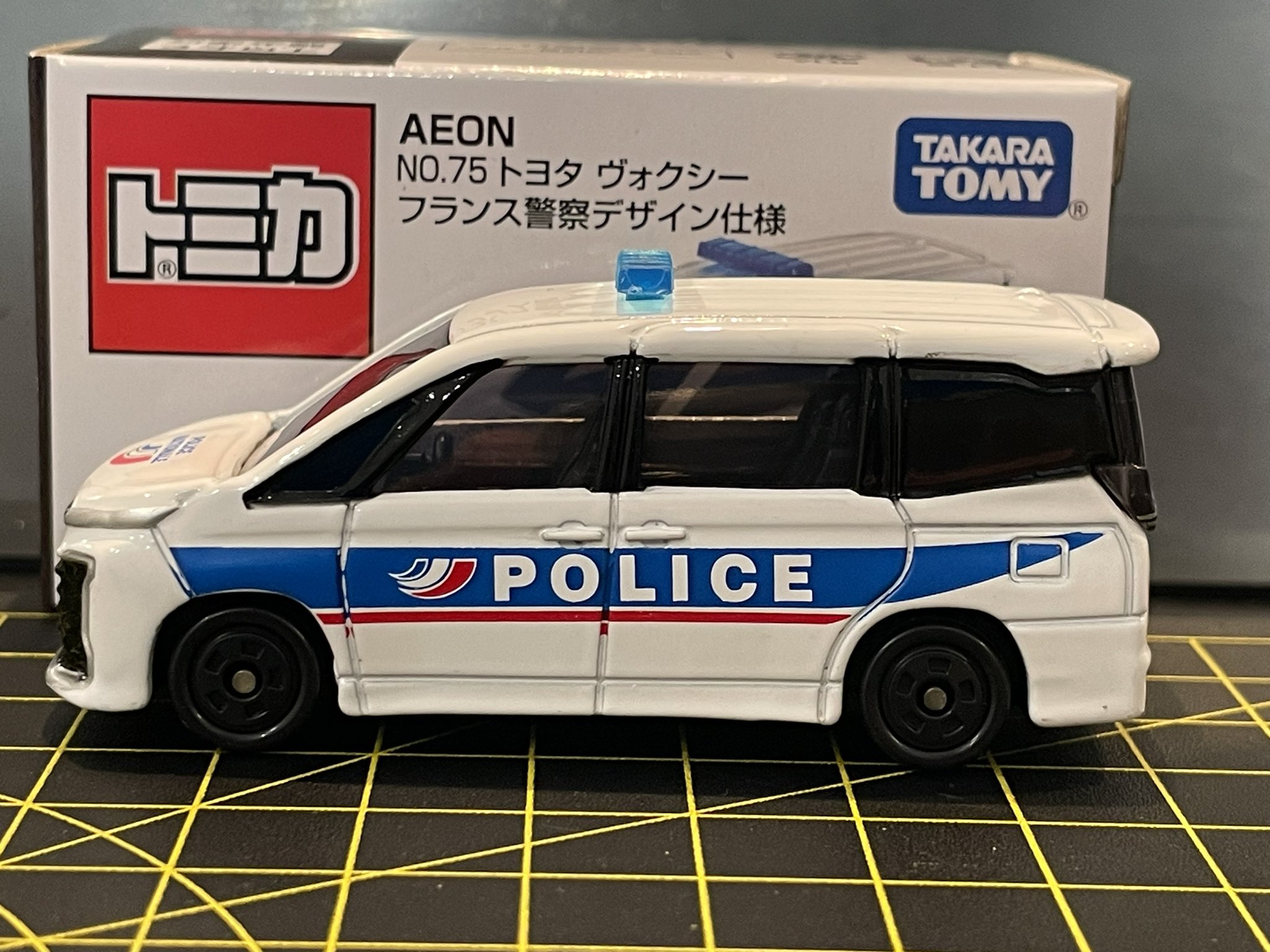 トミカ NO.75 トヨタ ヴォクシー フランス警察 デザイン仕様