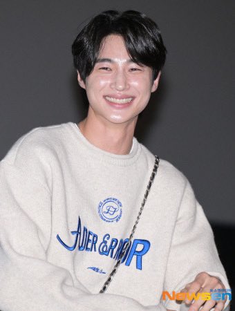 강아디야 오늘 기깔나는 토요일을 보내보쟈!
오늘도 해피 복실 강아디 변모닝🩵