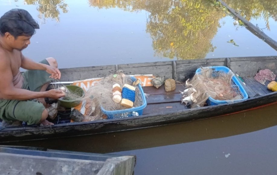 EKOPPB2016's tweet photo. Sabtu(27/7)Pagi,Nur Hidayat, Luhkan Kota Banjarmasin, di KUB"Berkat Ibu"(pak ahmad supiadi) ,alat tangkap rengge/jaring insang,ikan lawang, Total  3 kg, Harga Rp. 25.000/kg #GiatLuhkanSatminkalBWI #KtBjrmasin #Panen #Luhlapor https://t.co/gSwXSPxNm0