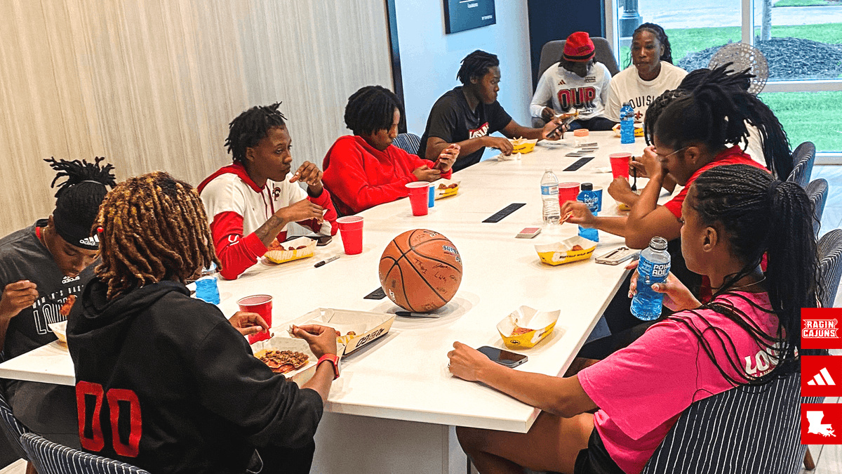 RaginCajunsWBB's tweet photo. An established sisterhood awaits! 🫶

#GeauxCajuns https://t.co/1gXLniS7SY