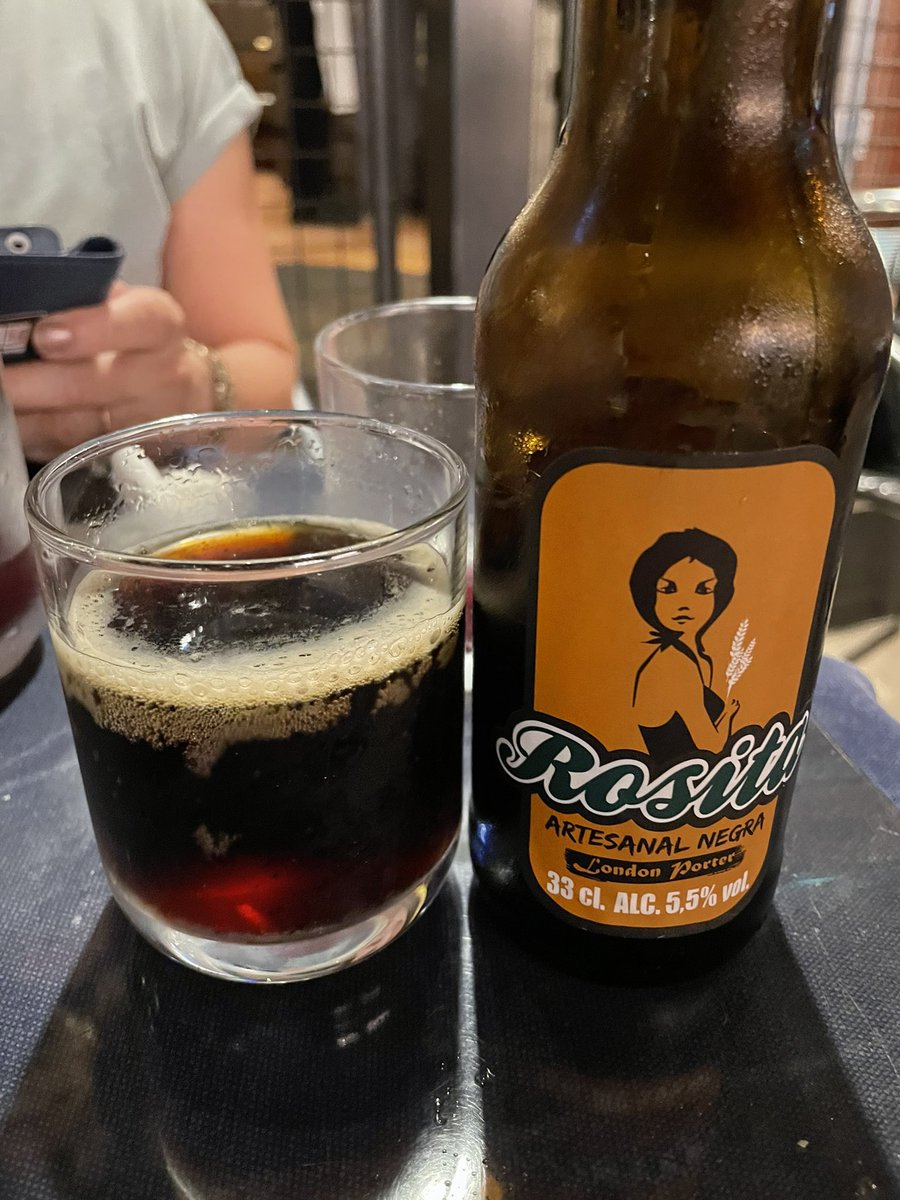 scighera's tweet photo. 昨夜のサングリアとスペインの黒ビール。
#vintae https://t.co/AYySX8Hhsp