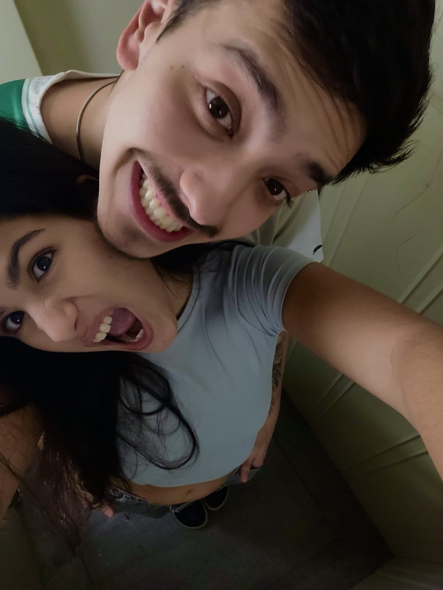 VCalusa's tweet photo. Te amo muito, sem brincadeira @Fritoli_clara https://t.co/deHzPJEuic