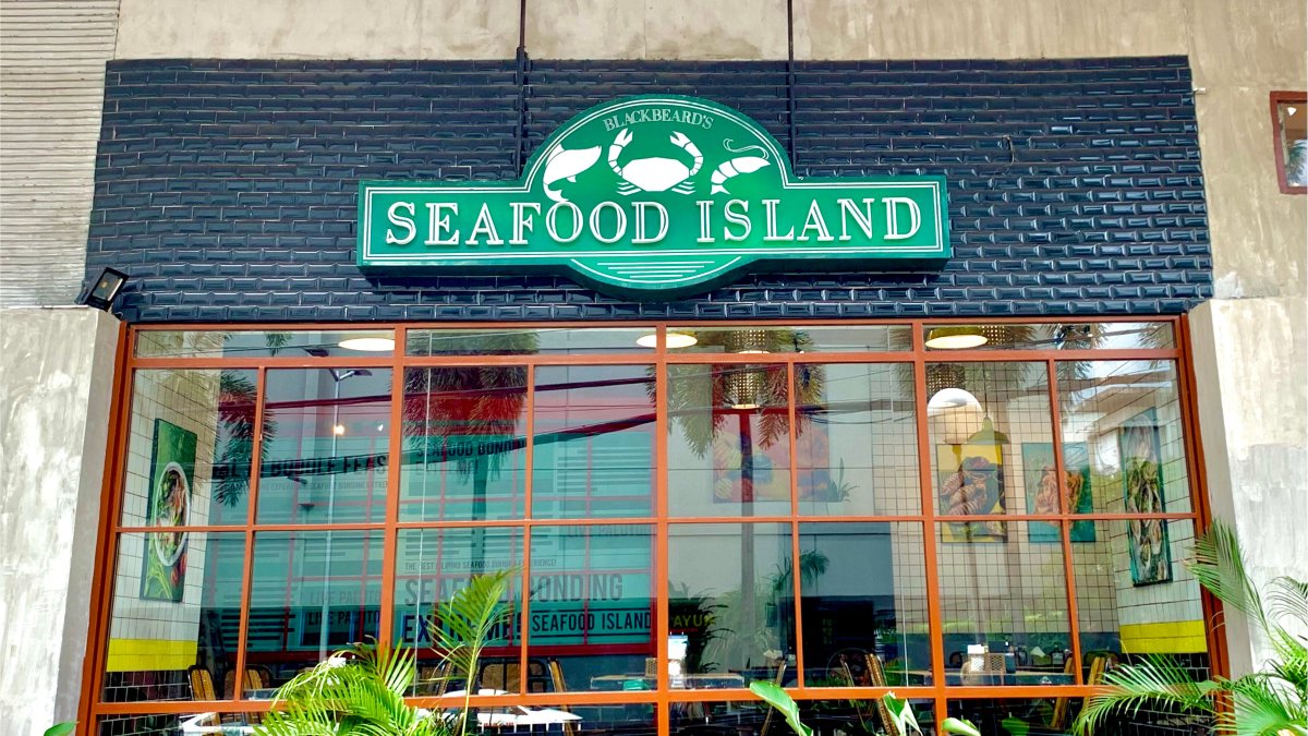 AranetaCity's tweet photo. Everyday is a celebration! Happy Sunday,
everyone!🌟 Treat your Family to fresh Seafood here at
the #CityOfFirst.🍽️🦐⚓️
Dine now at 📍Seafood Island, Fiesta Carnival Arcade.
#AranetaAt70 #CityOfFirsts #AranetaCity https://t.co/cDMLcXai03