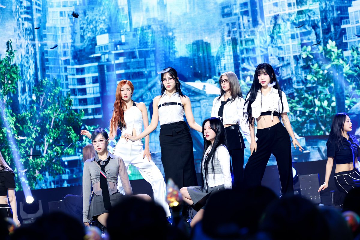 DCPH_Official's tweet photo. [📷] 260724
[Show Champion On-site Photos]
▪︎#Dreamcatcher - JUSTICE▪︎

With the heartfelt cries of Somnias,
Dreamies' photos, rise up! 🫶

📷 https://t.co/vUPRviGfXR

#ShowChampion #ShowChamp
#드림캐쳐
#JIU #SUA #SIYEON #HANDONG
#YOOHYEON #DAMI #GAHYUN

Via: @mbcplusm https://t.co/d55K3Ihbx9