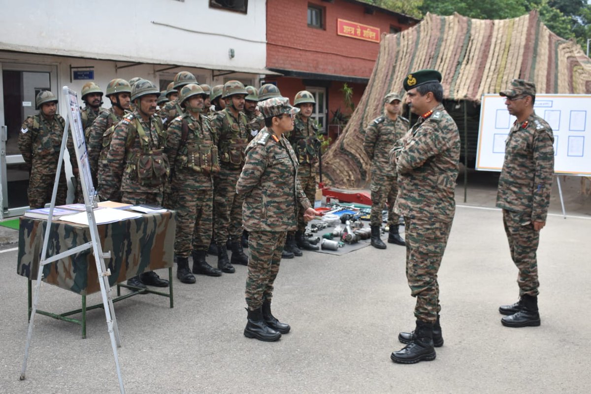 westerncomd_IA's tweet photo. #CorpsCommander #KhargaCorps visited Kharga Sappers and #reviewed operational and training preparedness of formation. He #commended all ranks for their dedication & preparedness for undertaking synergised actions to meet operational objectives.
#ImposersOfNationalWill
@adgpi https://t.co/v5aBdtVvP0
