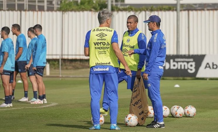 Fellipinhoo77's tweet image. Vi uma parada ontem que é verdade, time do Grêmio até 1 mês atrás quando não tinha nem onde treinar quem abriu a porta do CT foi o Corinthians. 

E agora ver esses jogadores e essa torcida chamando o Corinthians de uma par de coisa é foda… por isso que eu digo tem tudo q se fude