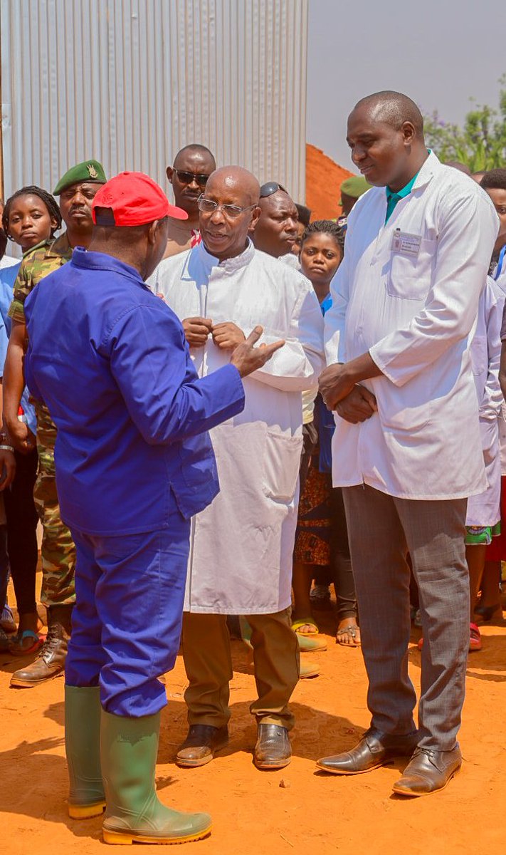 #Caravane_Inkebuzo: Le Président de la République <a href="/GeneralNeva/">SE Evariste Ndayishimiye</a> a effectué une visite d’un nouveau bloc de pédiatrie et celui de genycologie en construction à hôpital  NATWE TURASHOBOYE de <a href="/KarusiProvince/">Province Karusi</a>,  pour se rendre compte de l'état d'avancement des travaux d'extension.