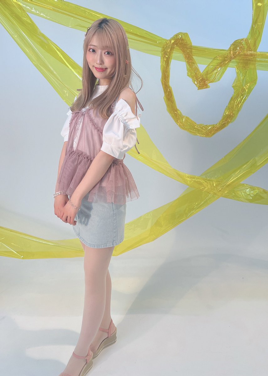 s_hitomi_'s tweet photo. ついに今日は！#シャニマスLIVEFUN です！✨
あついので、体調には気をつけていきましょう…！私もしっかり対策して、プロデューサーさんと一緒に楽しいステージを作ります！😆❤︎
2日間よろしくお願いします！

パンフレットのオフショもみてくださーい！ https://t.co/I8M9MNmp6q