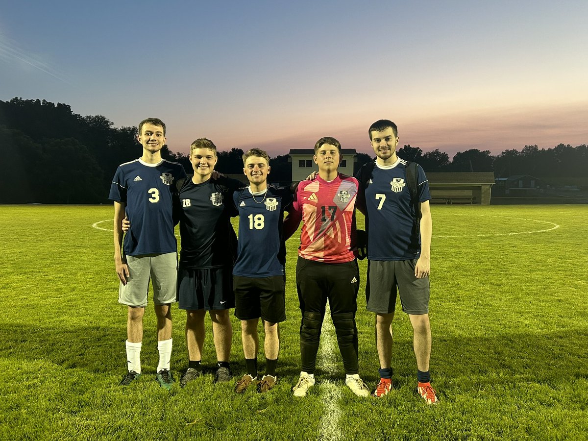 SBlake432's tweet photo. @UnitedBoysSoc Alumni Game
Brothers and cousins https://t.co/HncjujGQ55