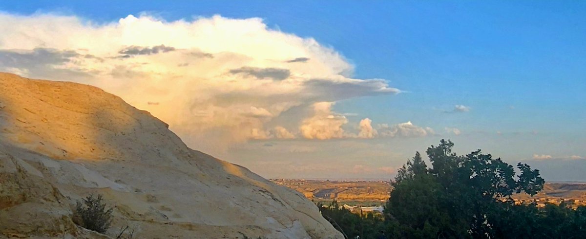 SMichlin's tweet photo. The clouds of New Mexico
#LiveFarmington
#JoltYourJourney https://t.co/8sYOrJLy58
