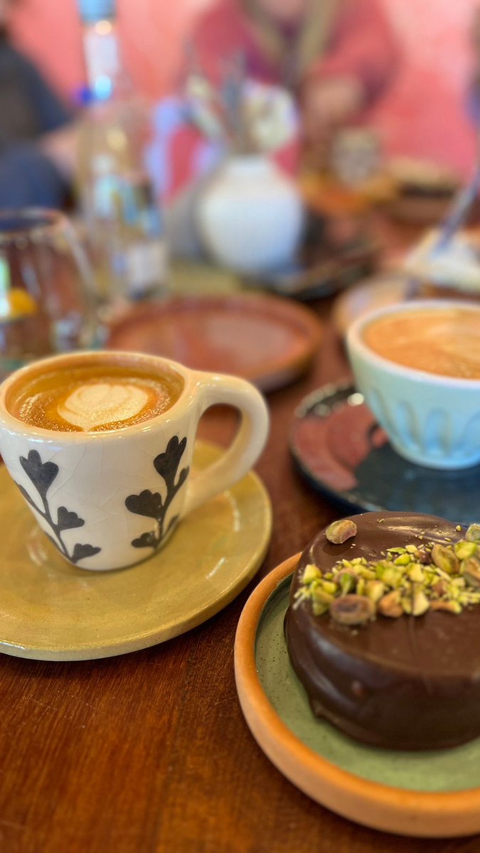 #BARILOCHE Cafecito que me gusta:
BRUNCHERIE
✅Lugar hermoso✅ Alfajores ✅Café✅ Decoración ✅Atención ✅Los tostones/Brunch ✅Ubicado en Circuito Chico ✅Chipa Queso Azul
Más info IG instagram.com/daiurban
#CAFEDU #cafebariloche #alfajores #cafe #VeggieDU