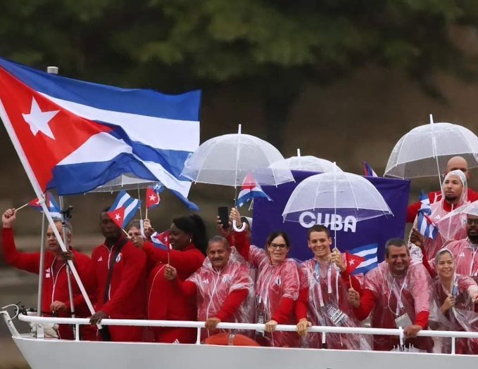 MarketingDTCA's tweet photo. Imposible no emocionarse al ver a nuestros atletas bajo los 5 aros olímpicos 
#Paris2024 #CubaInspira https://t.co/fIfLKLMjPb
