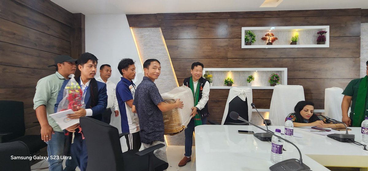 NMongku's tweet photo. Khonsa, DC Tirap Ira Singhal IAS, AOA G/S Shri Bamang Tago and all Sports Association attended Dist level Sports Development meeting @PemaKhanduBJP @KentoJini @TayengAbu @SportsDept_GoAP @OfGoap @MyGovArunachal https://t.co/xxvBaDsED2