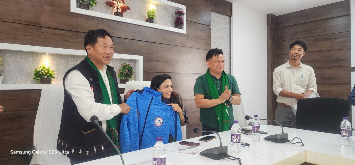 NMongku's tweet photo. Khonsa, DC Tirap Ira Singhal IAS, AOA G/S Shri Bamang Tago and all Sports Association attended Dist level Sports Development meeting @PemaKhanduBJP @KentoJini @TayengAbu @SportsDept_GoAP @OfGoap @MyGovArunachal https://t.co/xxvBaDsED2