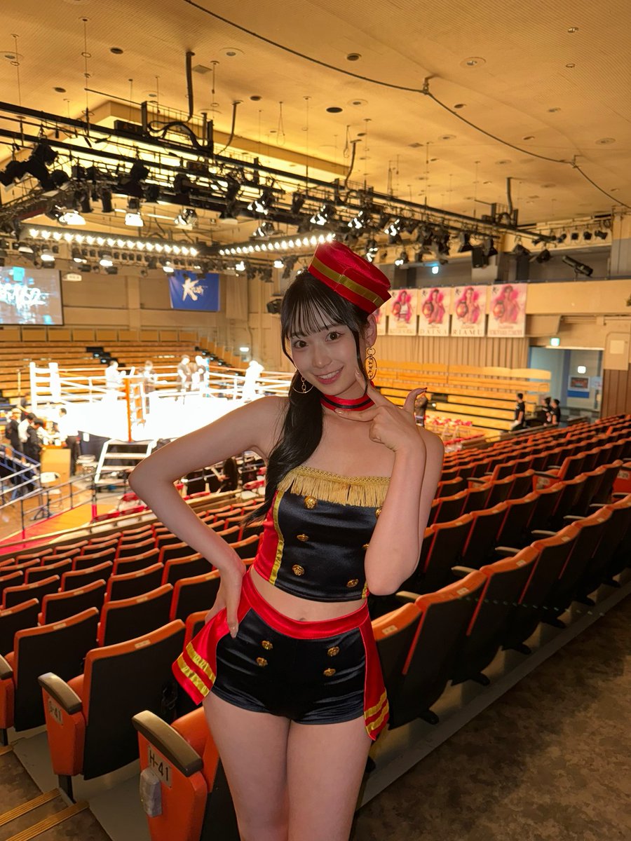 Krush楽しみだな〜♡ 今日はいつもと雰囲気変えてみた、、🤭 17:00 物販 18:09 Krushgirlsオープニング 18:12 ...