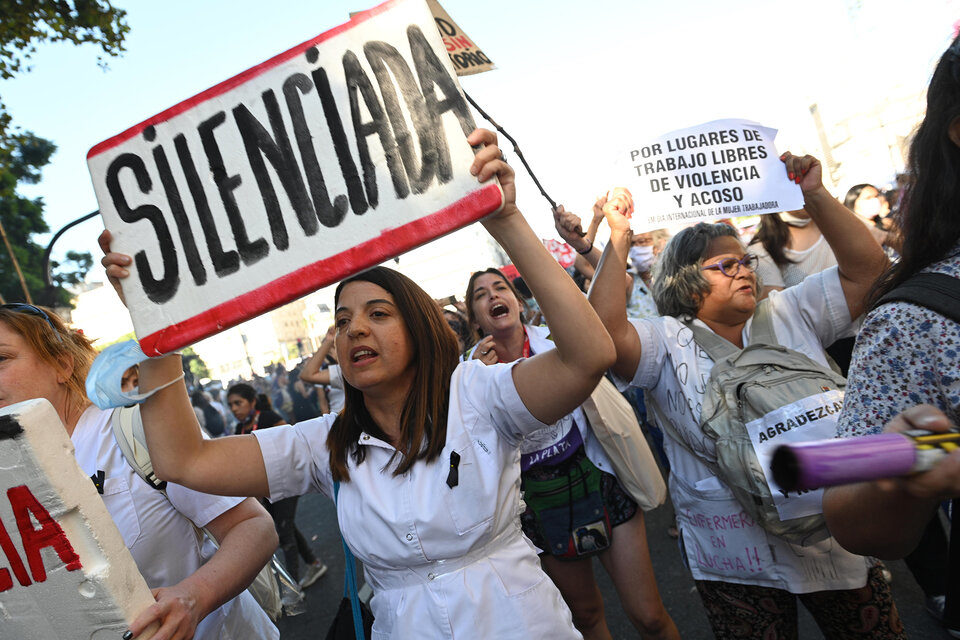 Piden que el Gobierno, y en particular el Ministerio de Justicia, informe cómo se cumplirán las obligaciones del Estado para prevenir la violencia contra las #Mujeres. #Argentina #MujeresAlSur
🟣Más Información🟣 resumenlatinoamericano.org/2024/07/02/fem…