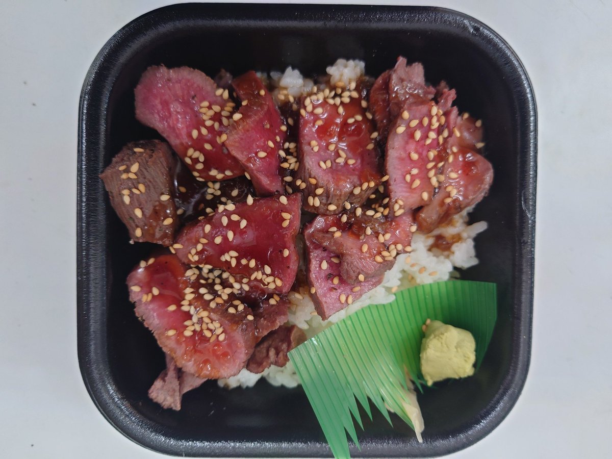 donmaruhamakaze's tweet photo. 今日の日替わり丼画像です。開店早々爆発的に売れてます。 https://t.co/L3IZhcYfTd
