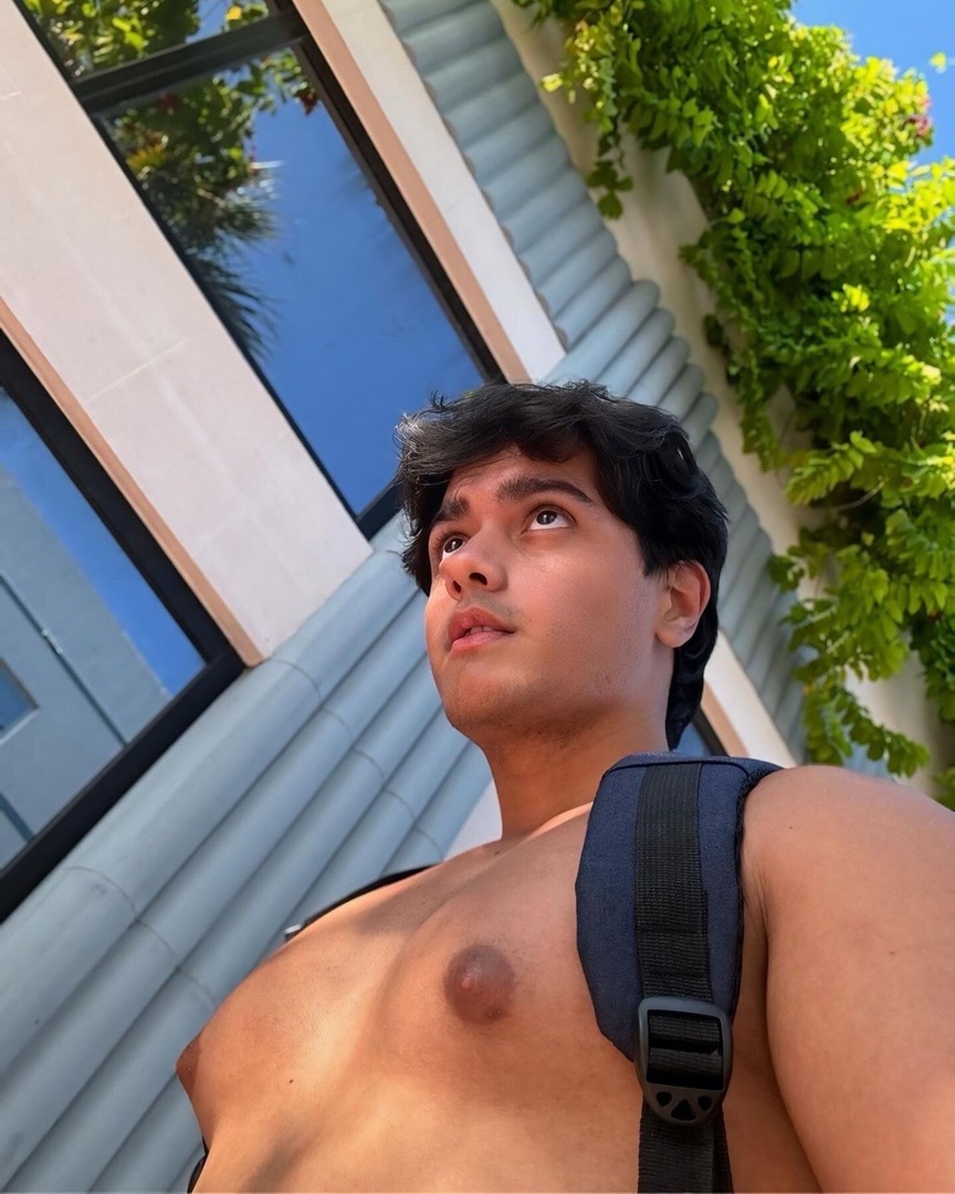 NippleSkin's tweet photo. #nipples #pecs #torso #nips #pezon #chest #pecho #barechest #tetas #tetillas #areolas #nipslip #tits #hot #sfw #nsfw #muscle #man #men #guy #malebody #motivation #gym #fitness #fit https://t.co/MxwfxZwxY4