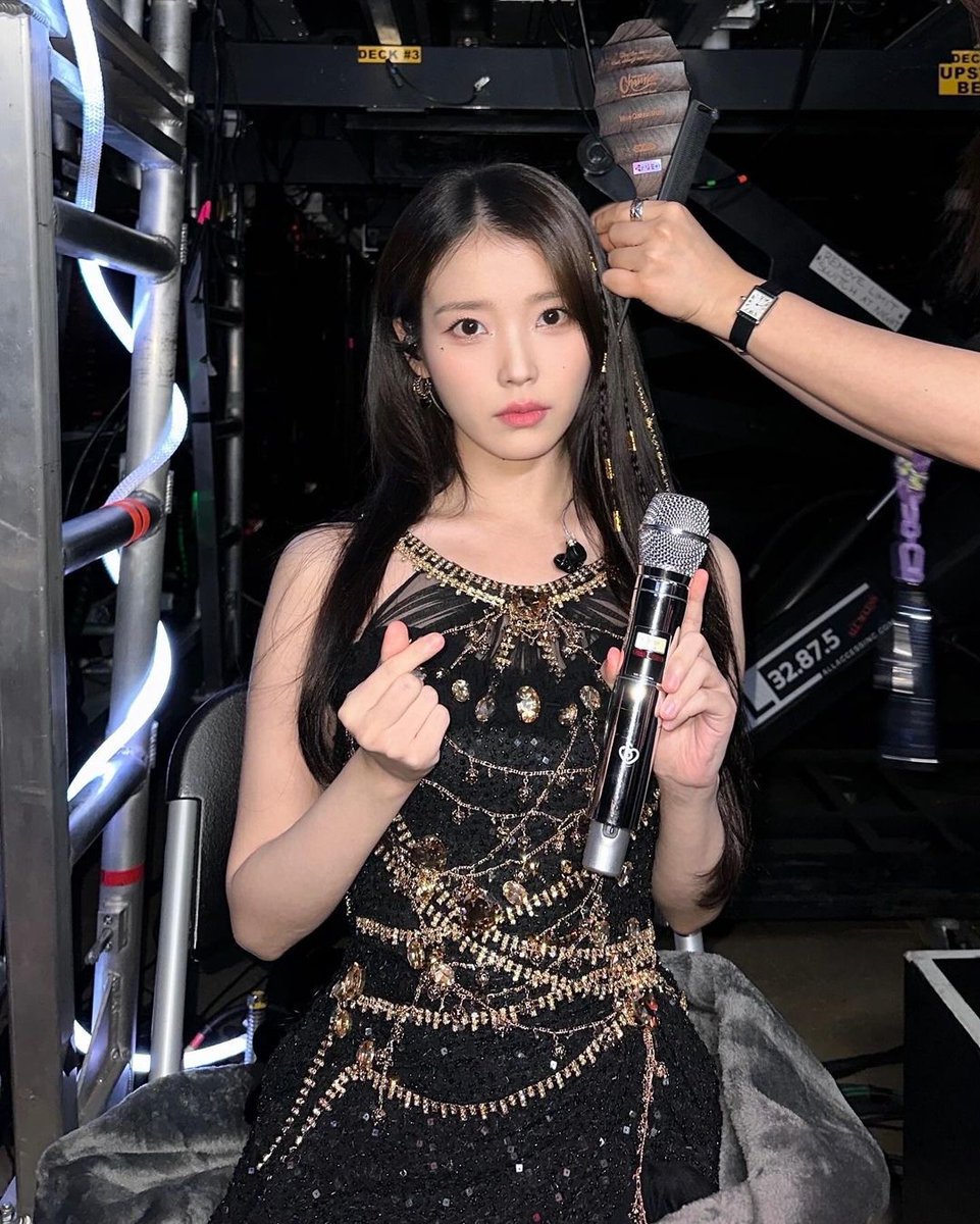 _IUstagram's tweet photo. 다음번엔 20시간이 걸리더라도 또 만나러 갈게
헐콘 in WASHINGTON,DC 💗 https://t.co/sBs1mcuWXQ