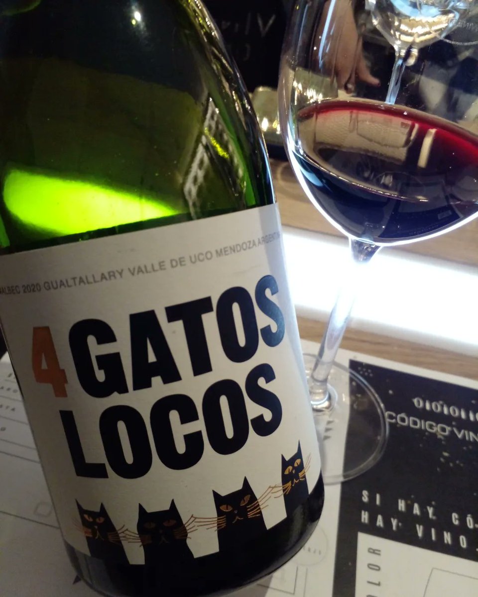alitovigi's tweet photo. Hoy en #codigovinarioarg gran noche con los vinos by #4gatoslocos LA JUGOSIDAD Y LA CHUPABILIDAD son las palabras que engloban estos riquísimos vinazos!
#Winelife #ElVinoUnaPasion Saluteee 🍷🍷🍷 https://t.co/2HbVmJRUmu