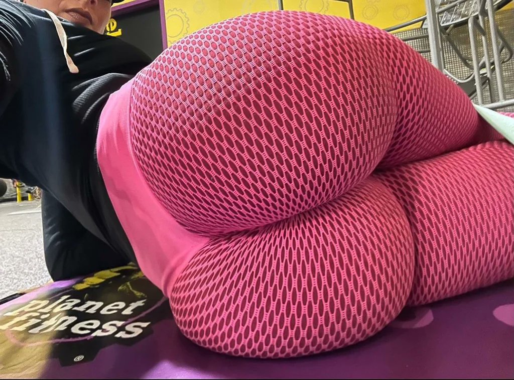 Yoga Pants tweet media
