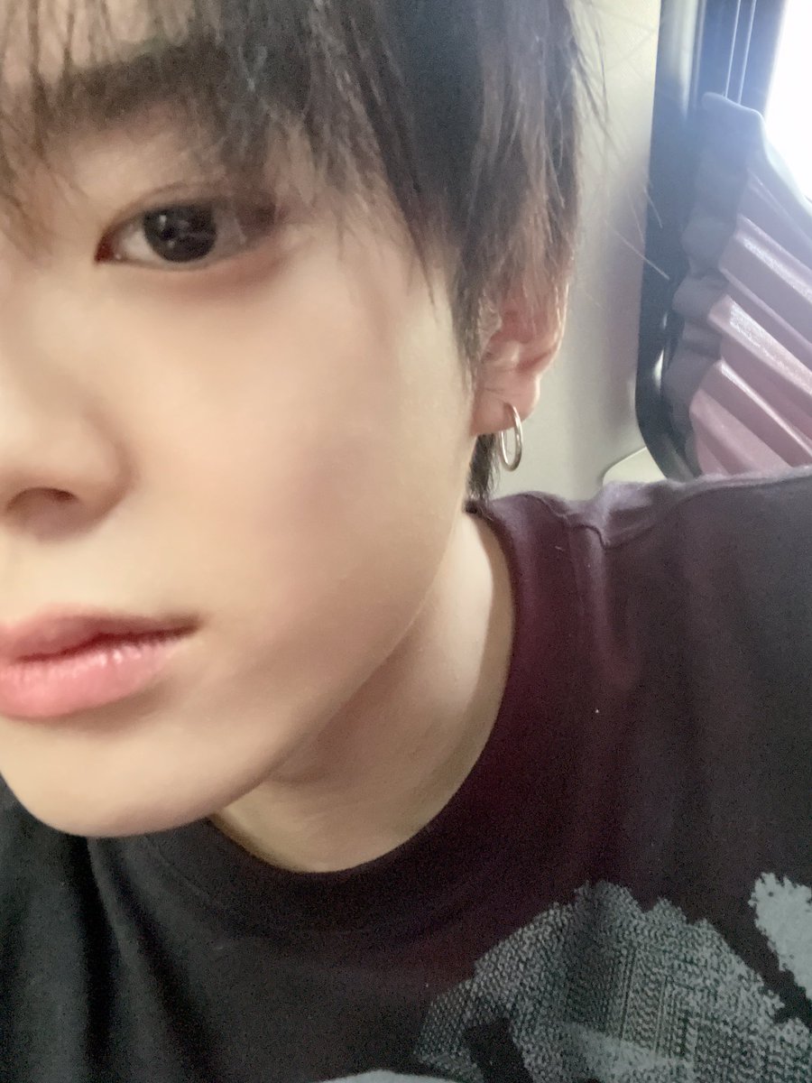 KM 💭 07/12/24

- heyo~~ ㅎㅎ
- it’s been too long hasn’t it
- [pic x3]
- a gift of apology
- i miss you
- i want to perform on stage