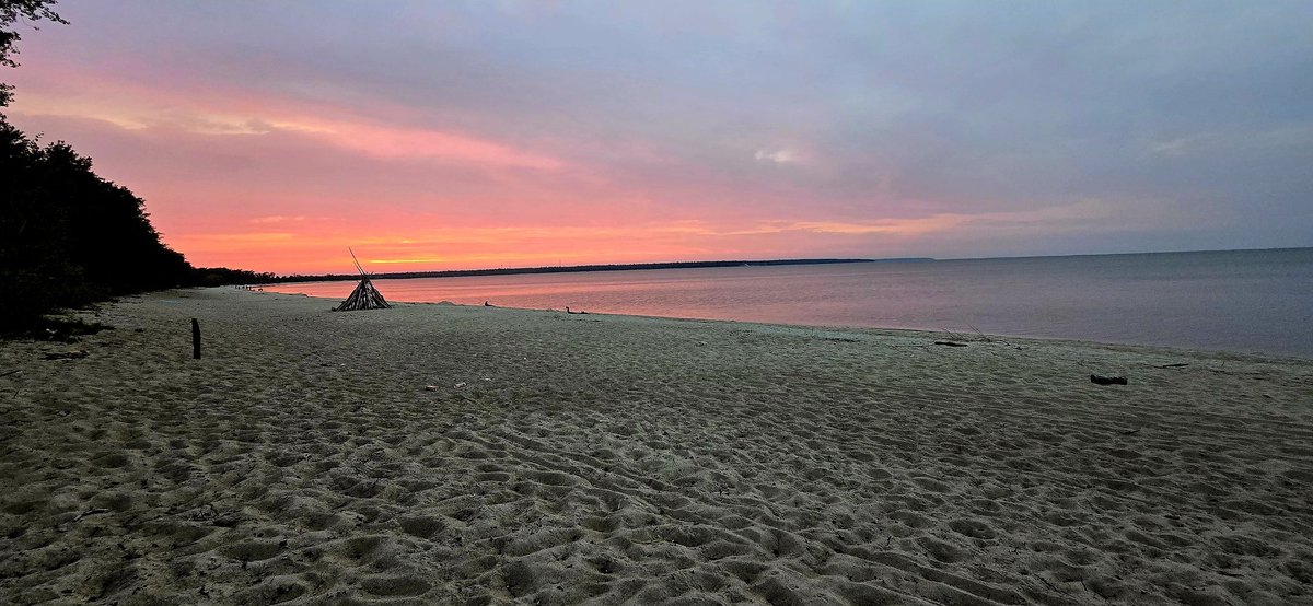 N0ideawhyimhere's tweet photo. Well, I am sitting here in front of my daughter's beach house.

I feel humbled by the beauty of nature and contemplate the countless individuals who have enjoyed this magnificent Manitoba beach over the course of several millennia.

#AlbertBeach https://t.co/FNvaHfQb90