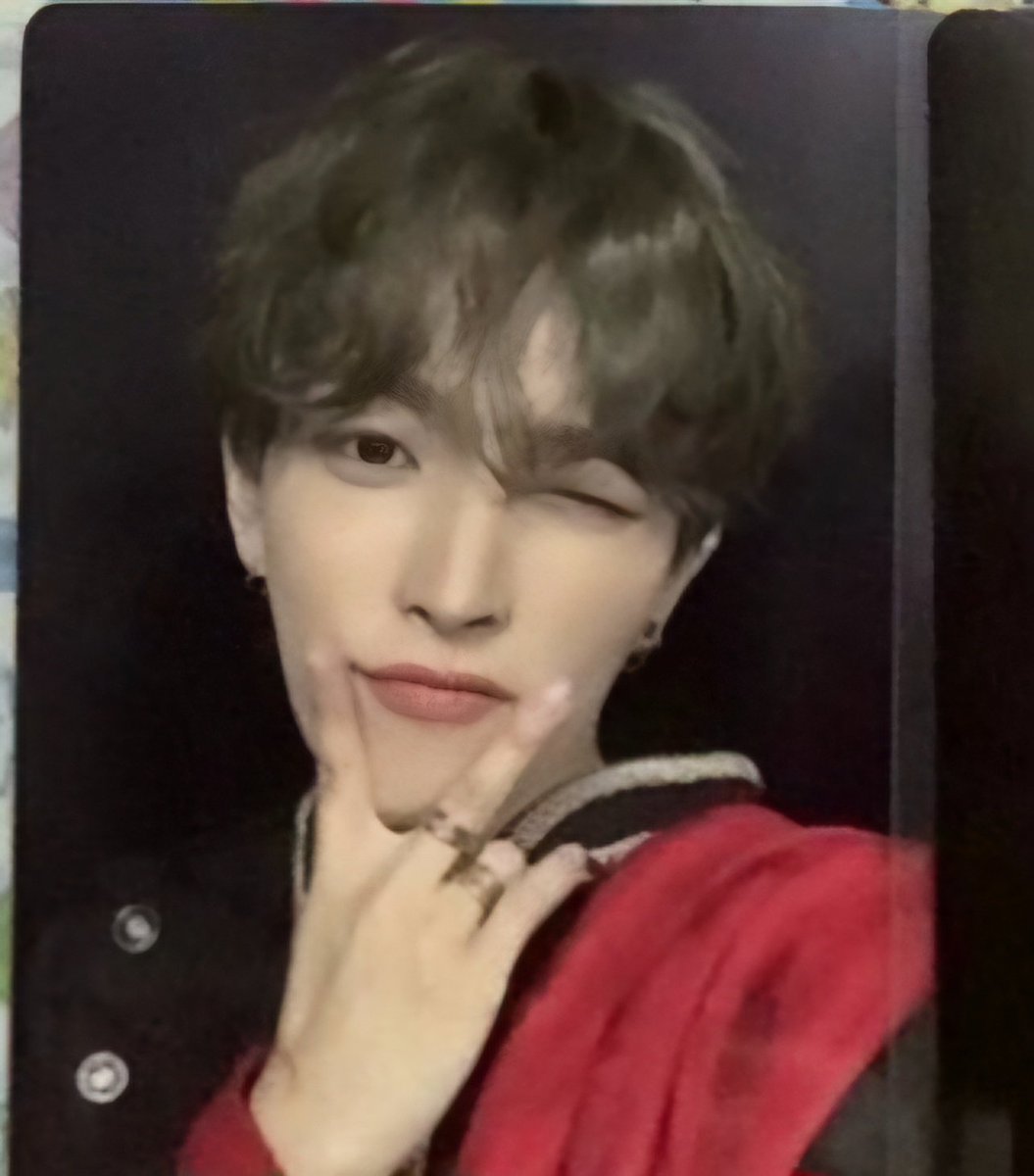 ilytsumu's tweet photo. alguém quer esse hong? eu tô repassando ele 😭😭😭 https://t.co/fuQIgTMsCi