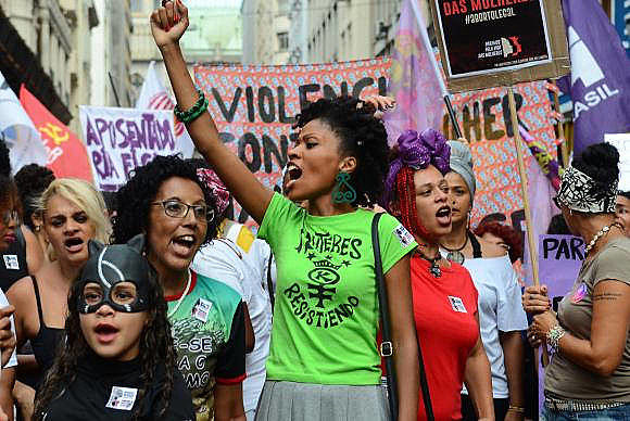 Las #Mujeres vuelven a las calles en São Paulo para derrotar proyecto de ley que penaliza el aborto legal. #MujeresAlSur
🟣Más Detalles🟣
resumenlatinoamericano.org/2024/06/15/fem…