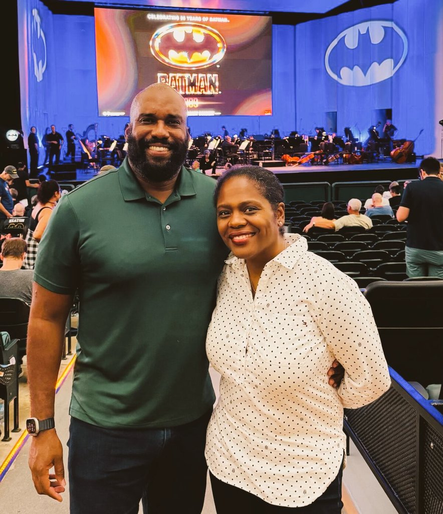 aneika's tweet image. Having a great time celebrating 85 years of Batman. The Batman (1989) and the @housymphony at @woodlandspavilion is amazing! #datenight