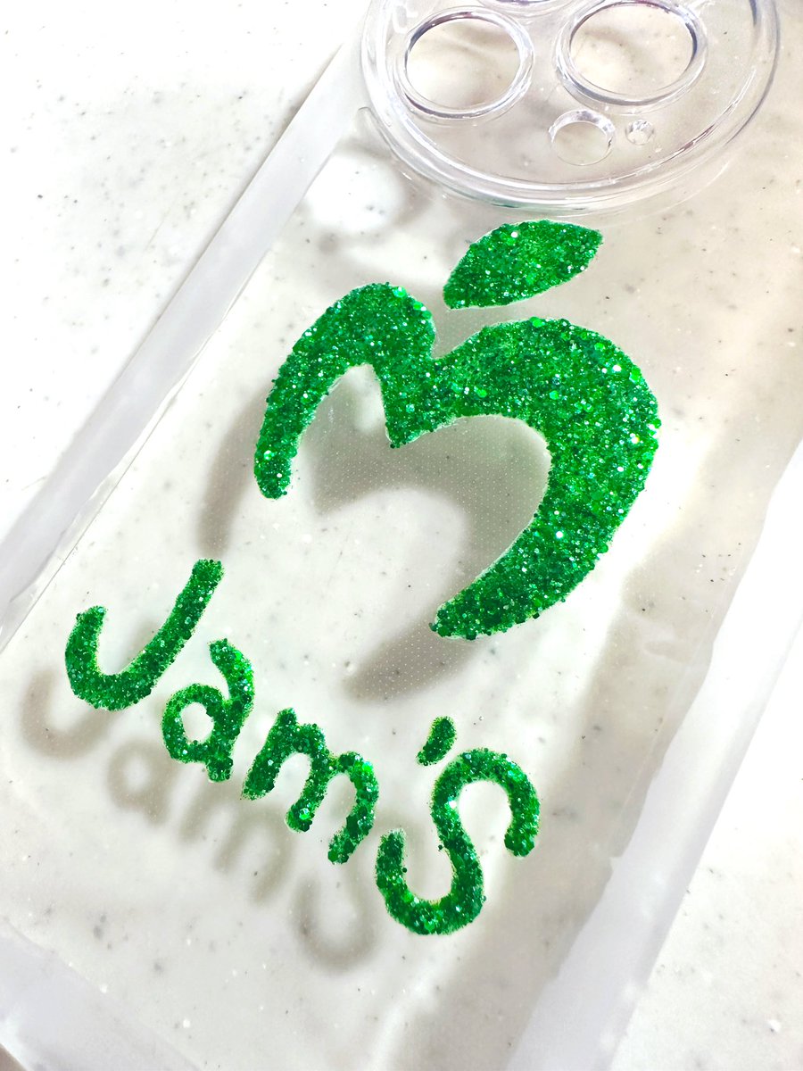 HandmadeHry's tweet photo. 久しぶりの投稿が自分の推し活アイテム作り🤣🍏

#ジャムズ
#Mrs. GREEN APPLE
#ミセス https://t.co/PfZpPLpQ1C